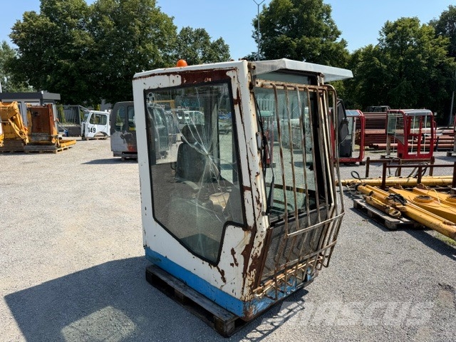 Fuchs RHL 340 USED CAB Kabiny a interiér