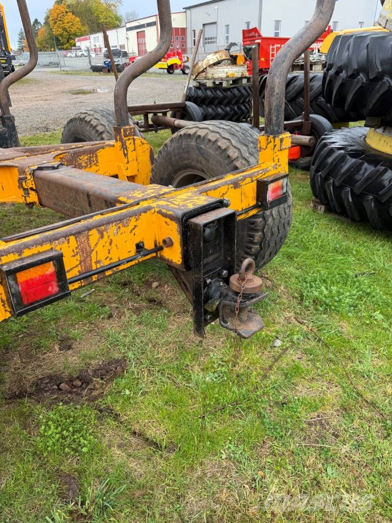 Mowi Skogskärra 12 ton Kitos priekabos