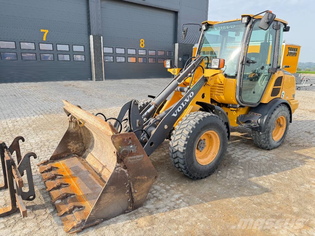 Volvo L 25 F Фронтальные погрузчики