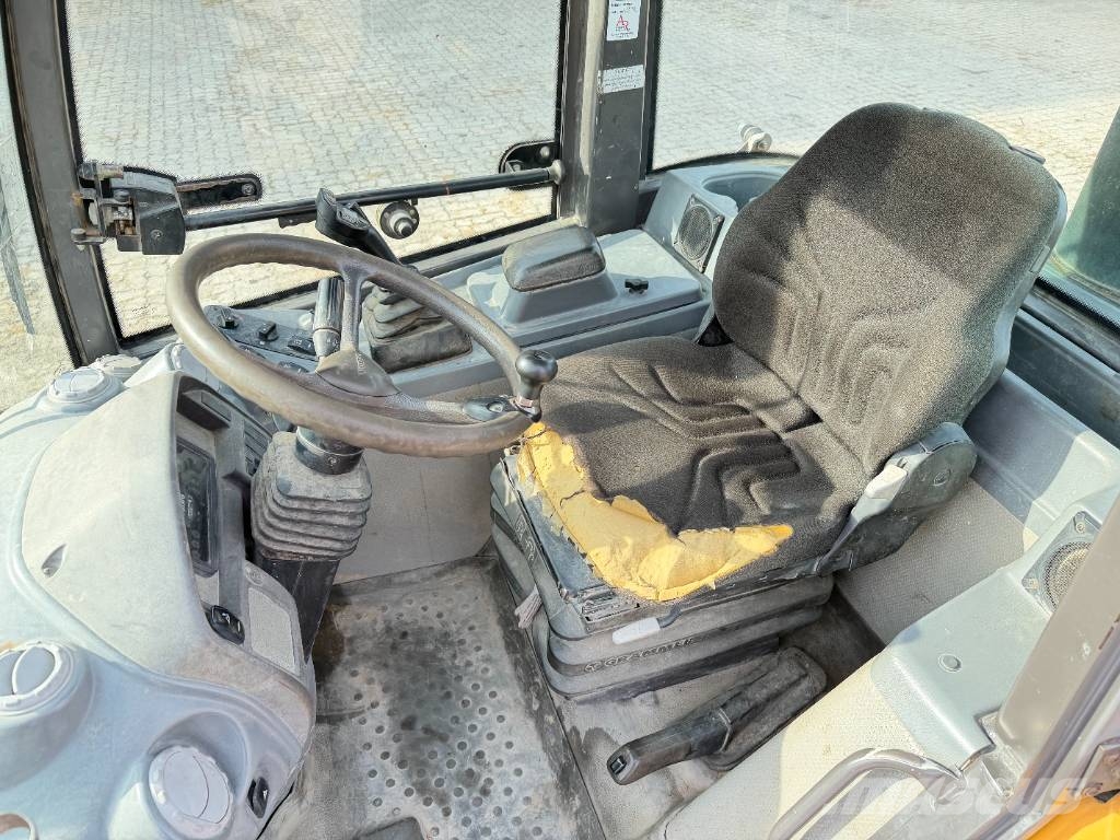 Volvo L 25 F Фронтальные погрузчики