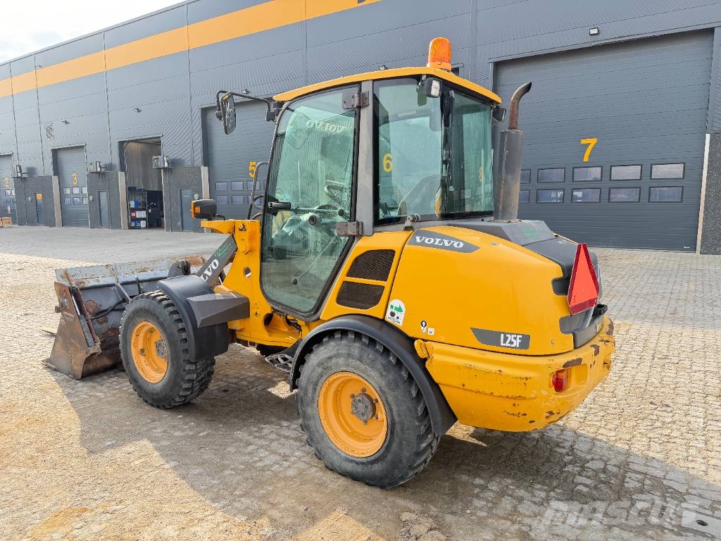 Volvo L 25 F Фронтальные погрузчики