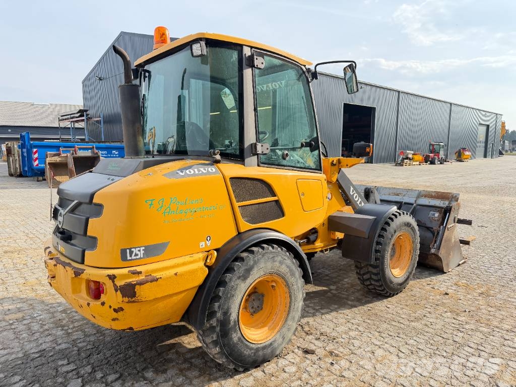 Volvo L 25 F Фронтальные погрузчики
