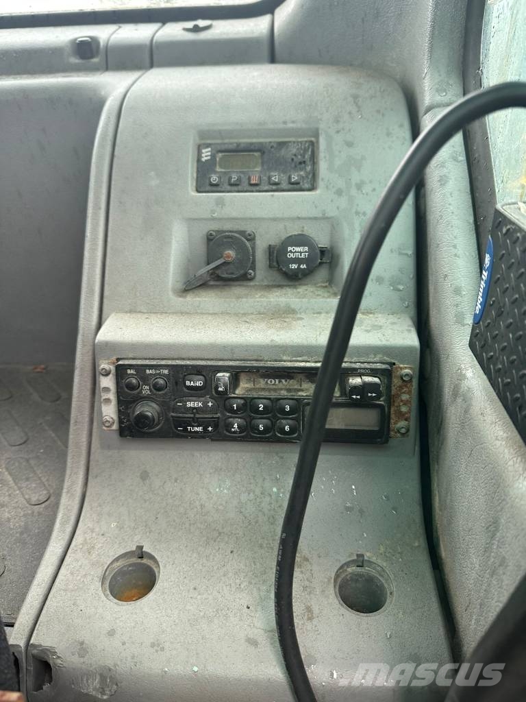 Volvo EW180B Колёсные экскаваторы