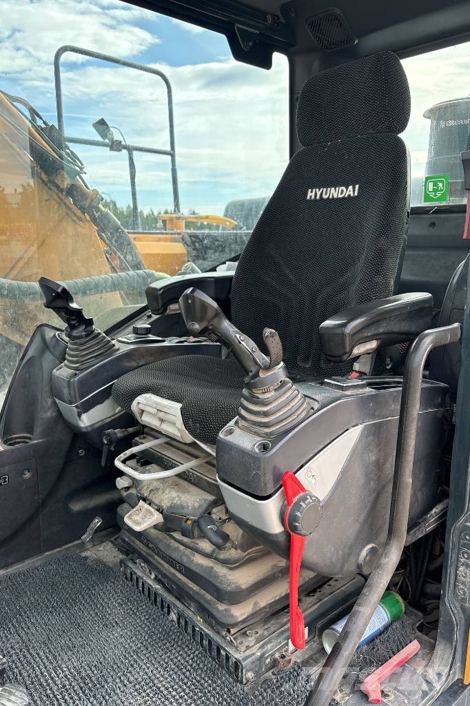 Hyundai HX 260 HW Inkl 3 skopor Bandgrävare
