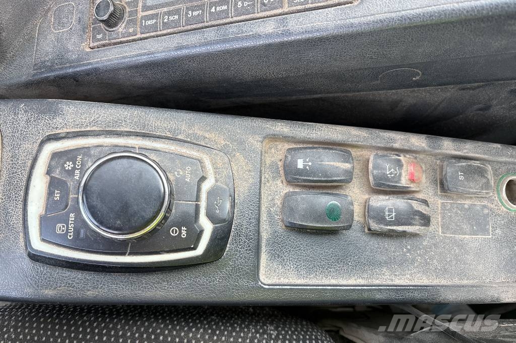 Hyundai HX 260 HW Inkl 3 skopor Bandgrävare