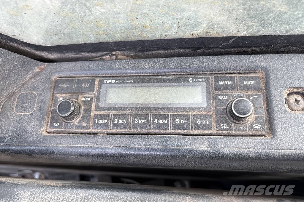 Hyundai HX 260 HW Inkl 3 skopor Bandgrävare