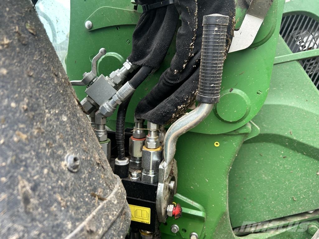 John Deere 6100 M Tractors