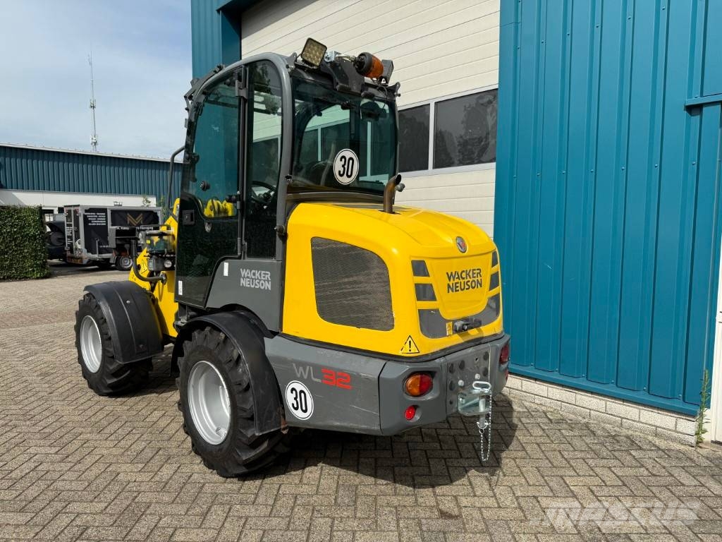 Wacker WL32 Incarcator pe pneuri