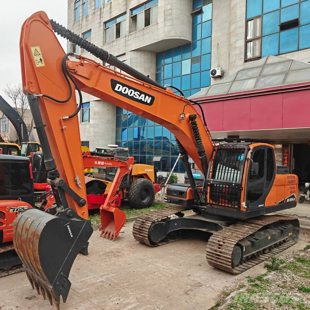 Doosan DX 225 LCA 履带挖掘机