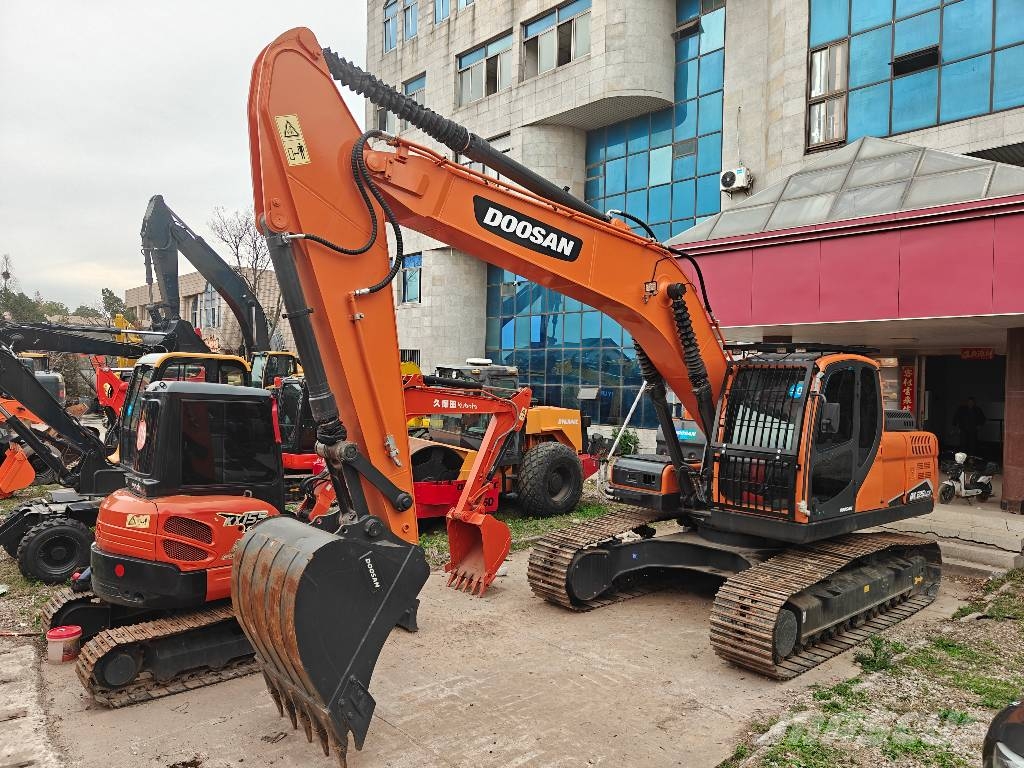 Doosan DX 225 LCA 履带挖掘机