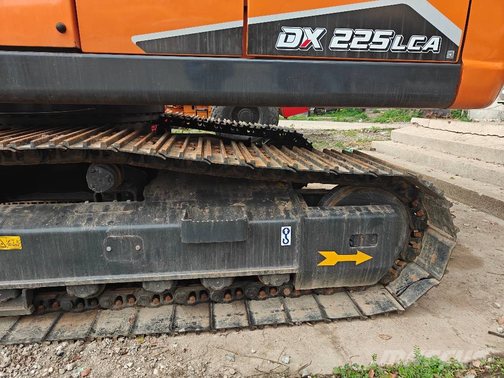 Doosan DX 225 LCA 履带挖掘机