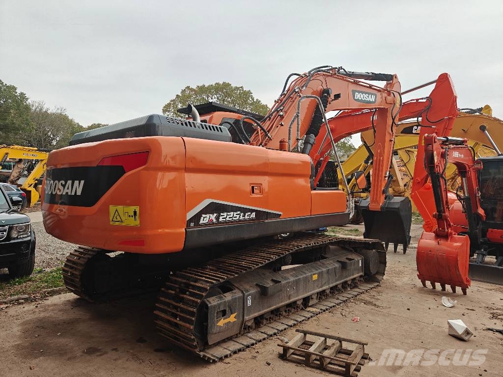 Doosan DX 225 LCA 履带挖掘机