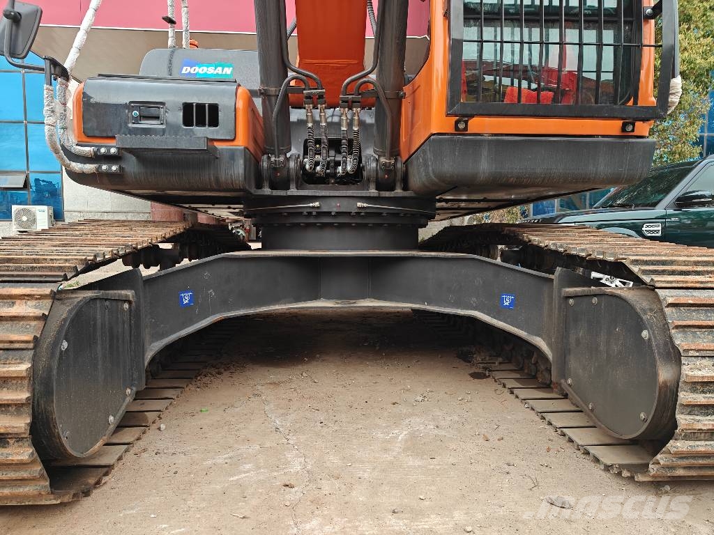 Doosan DX 225 LCA 履带挖掘机