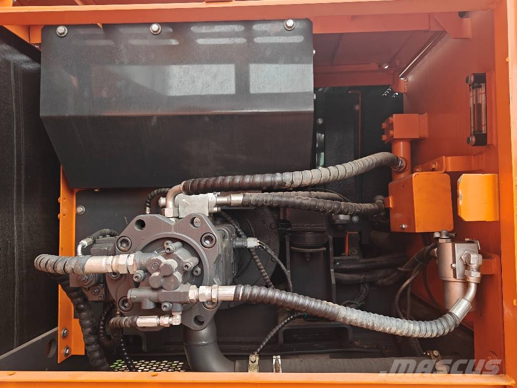 Doosan DX 225 LCA 履带挖掘机
