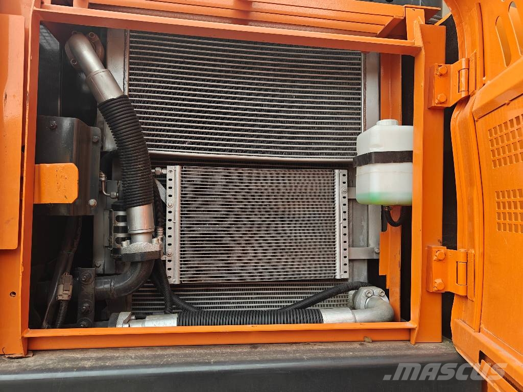 Doosan DX 225 LCA 履带挖掘机