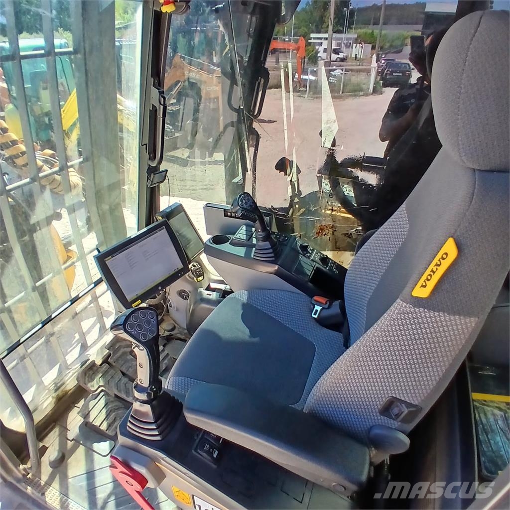 Volvo EC220 حفارات زحافة