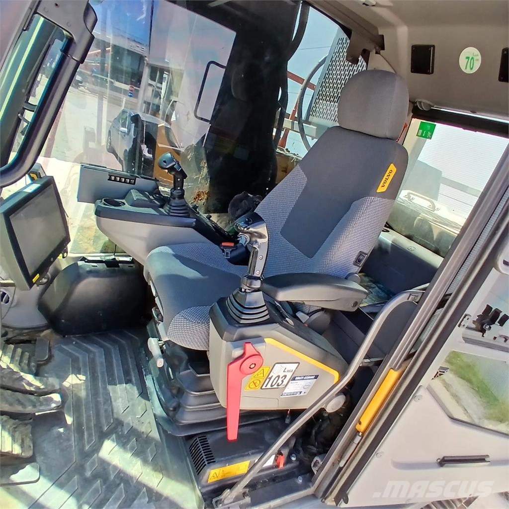 Volvo EC220 حفارات زحافة