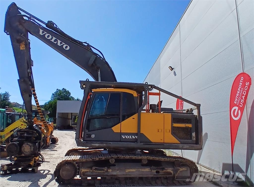 Volvo EC220 حفارات زحافة
