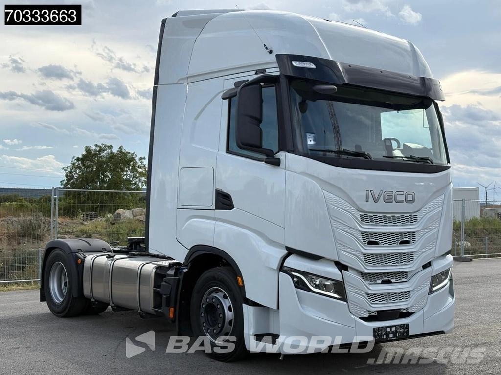 Iveco S-Way 500 4X2 NEW! Retarder 2x tanks Standklima AC Sattelzugmaschinen