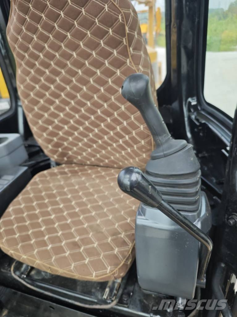 CAT 303.5 E CR 小型挖掘机
