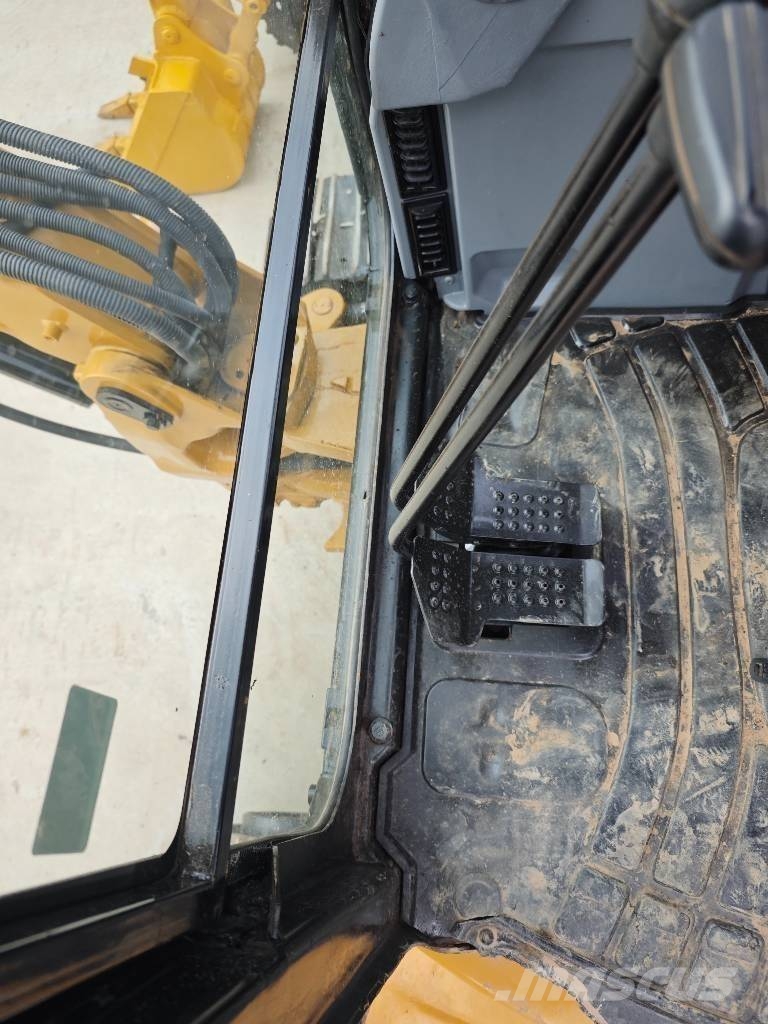 CAT 303.5 E CR 小型挖掘机