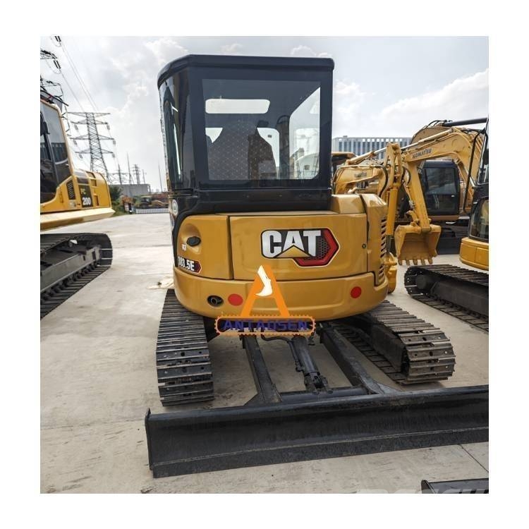 CAT 303.5 E CR 小型挖掘机
