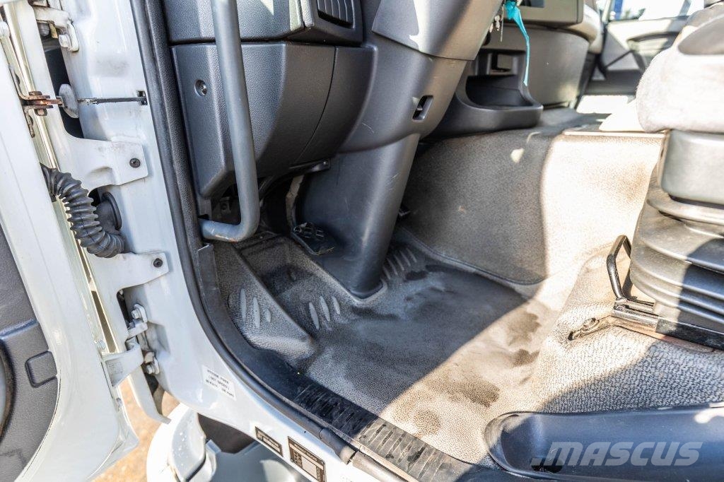 Renault PREMIUM 340 DXI // HAYON DHOLLANDIA Camiones caja cerrada