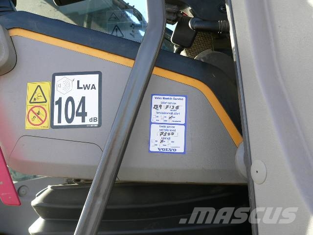 Volvo EC 300 EL Roomikekskavaatorid