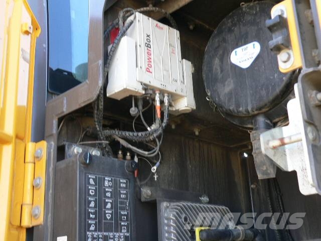 Volvo EC 300 EL Roomikekskavaatorid