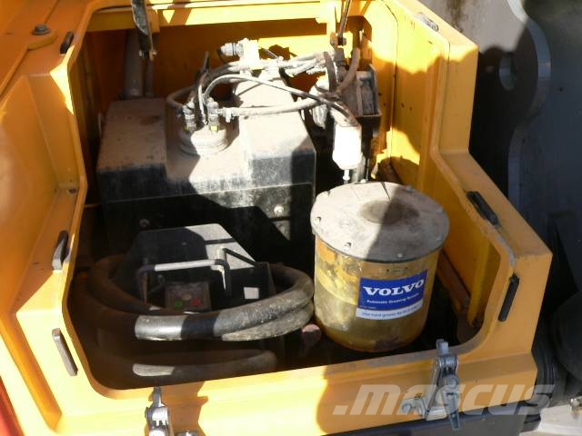 Volvo EC 300 EL Roomikekskavaatorid