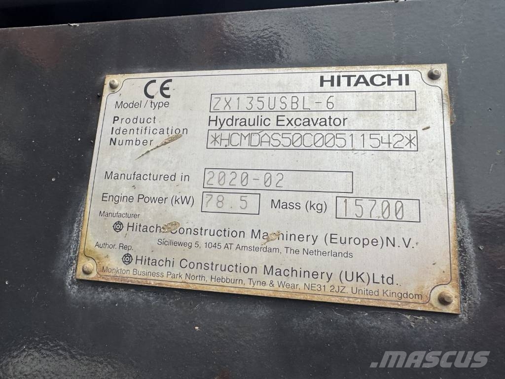 Hitachi ZX 135 US-6 حفارات زحافة