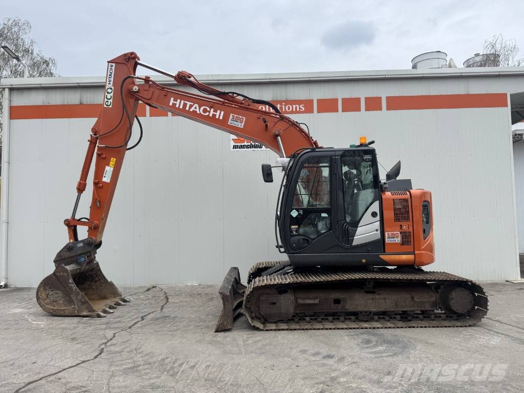 Hitachi ZX 135 US-6 حفارات زحافة