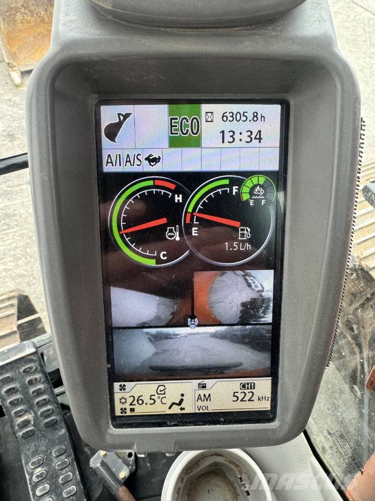 Hitachi ZX 135 US-6 حفارات زحافة