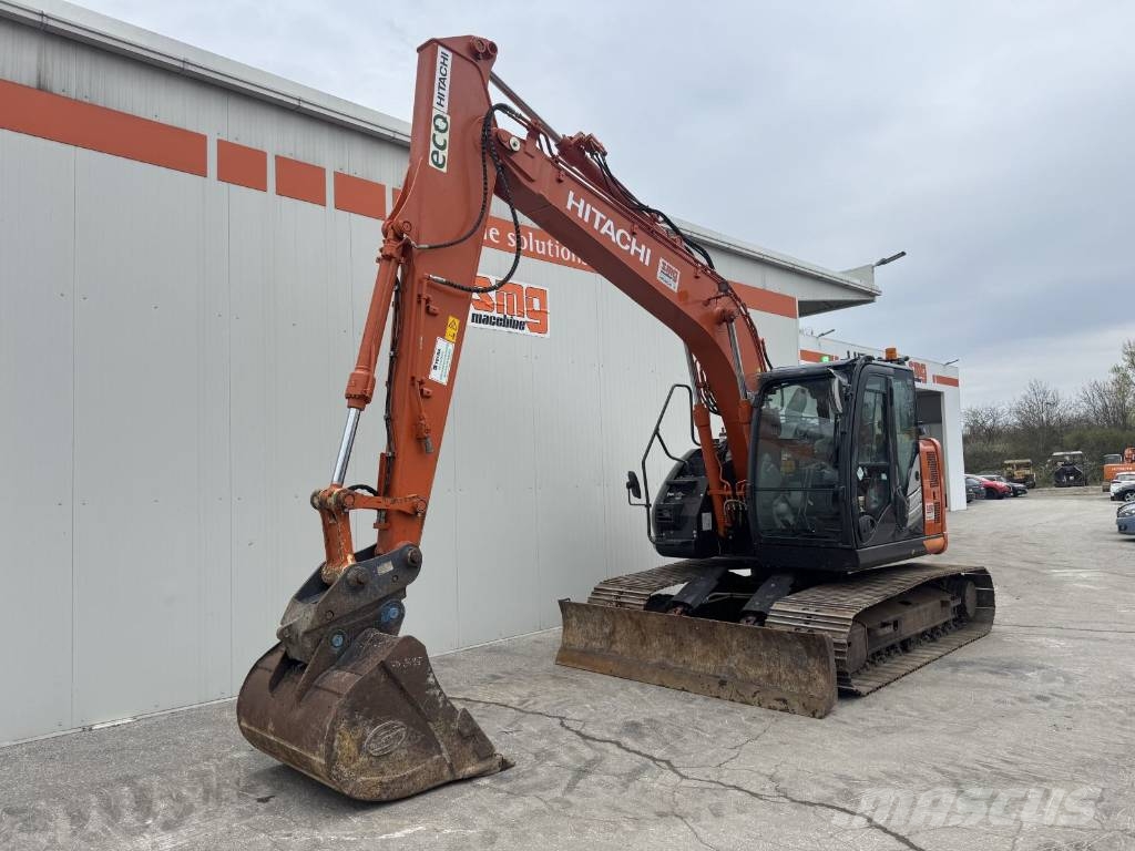 Hitachi ZX 135 US-6 حفارات زحافة