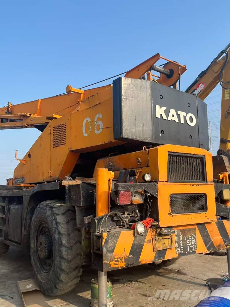 Kato 06 Zglobne samohodne dvižne ploščadi