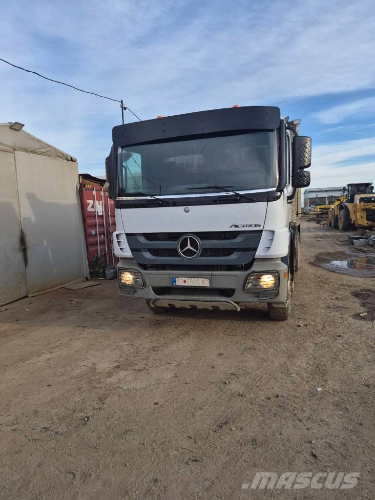 Actros 4141K8x4/4 Skříňová nástavba