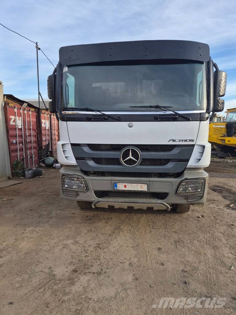 Actros 4141K8x4/4 Skříňová nástavba