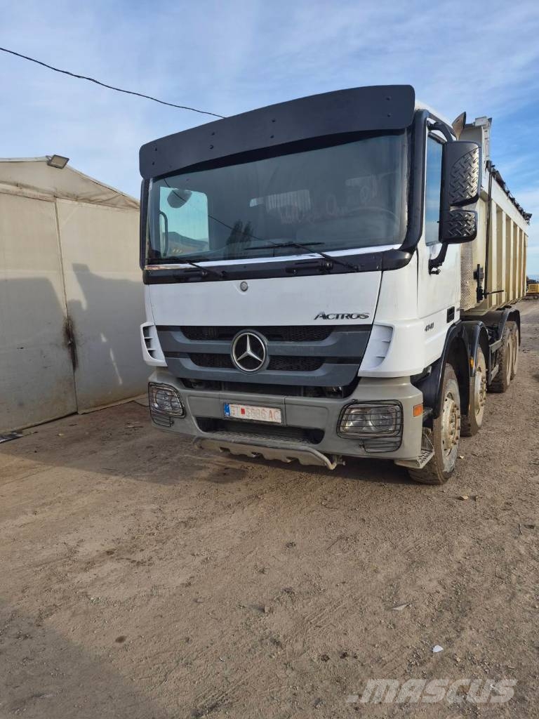 Actros 4141K8x4/4 Skříňová nástavba