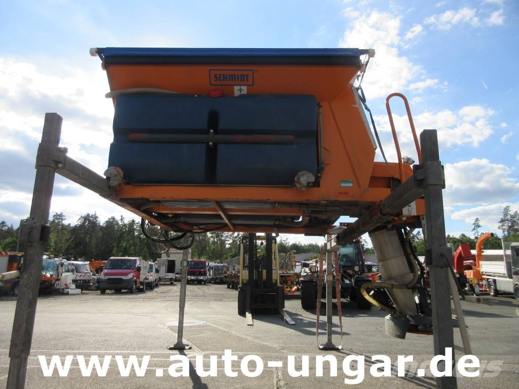 Schmidt Stratos S17 1.7m³ Salzstreuer + 880l Sole Unimog Zand- en zoutstrooimachines