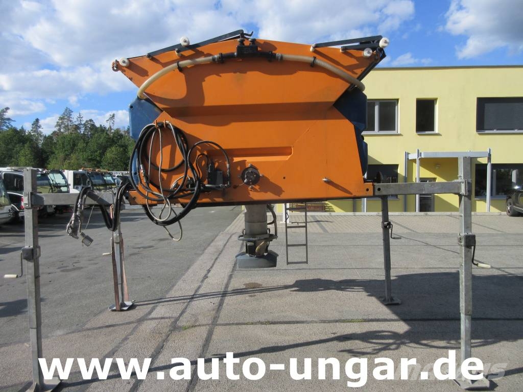 Schmidt Stratos S17 1.7m³ Salzstreuer + 880l Sole Unimog Zand- en zoutstrooimachines