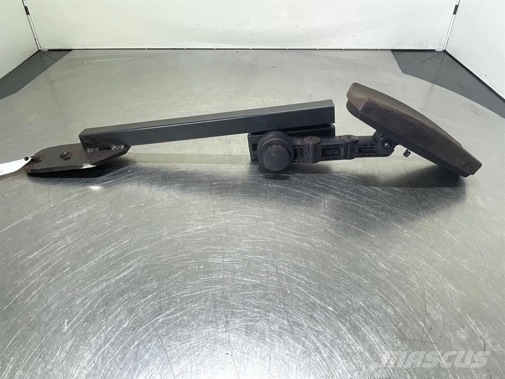 Liebherr L524-93014454-Arm rest right/Armlehne rechts Kabíny a interiér