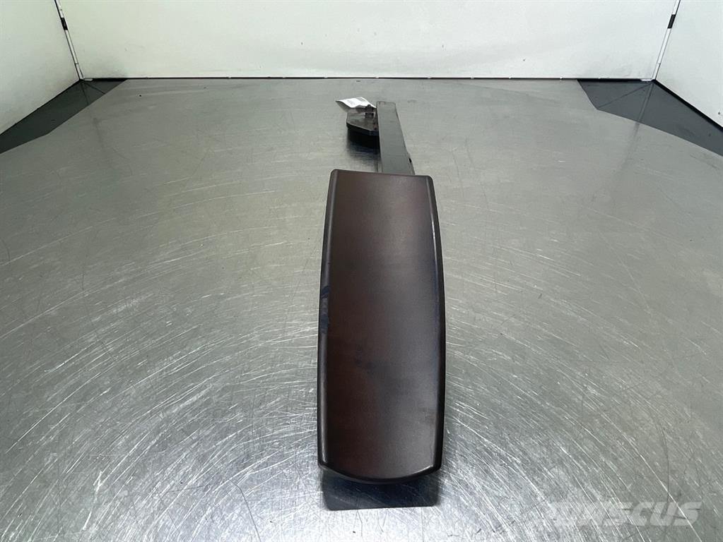Liebherr L524-93014454-Arm rest right/Armlehne rechts Kabíny a interiér