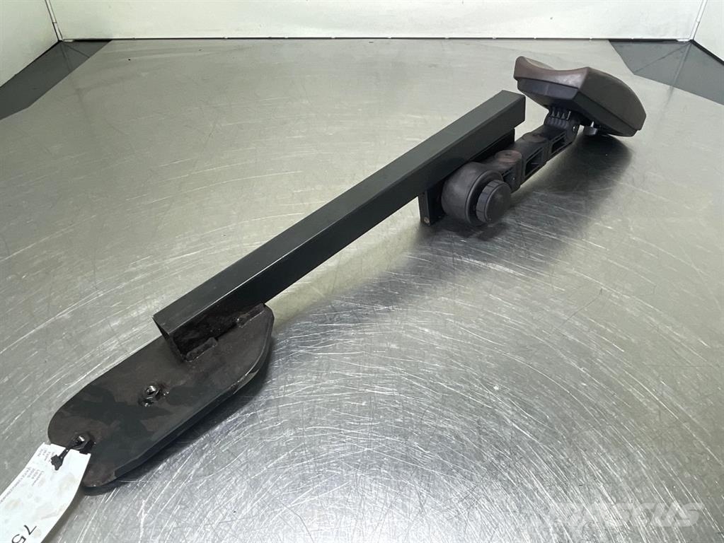 Liebherr L524-93014454-Arm rest right/Armlehne rechts Kabíny a interiér