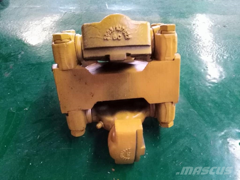 Komatsu D65EX-12 universal joint assy 14X-11-11200 Getriebe