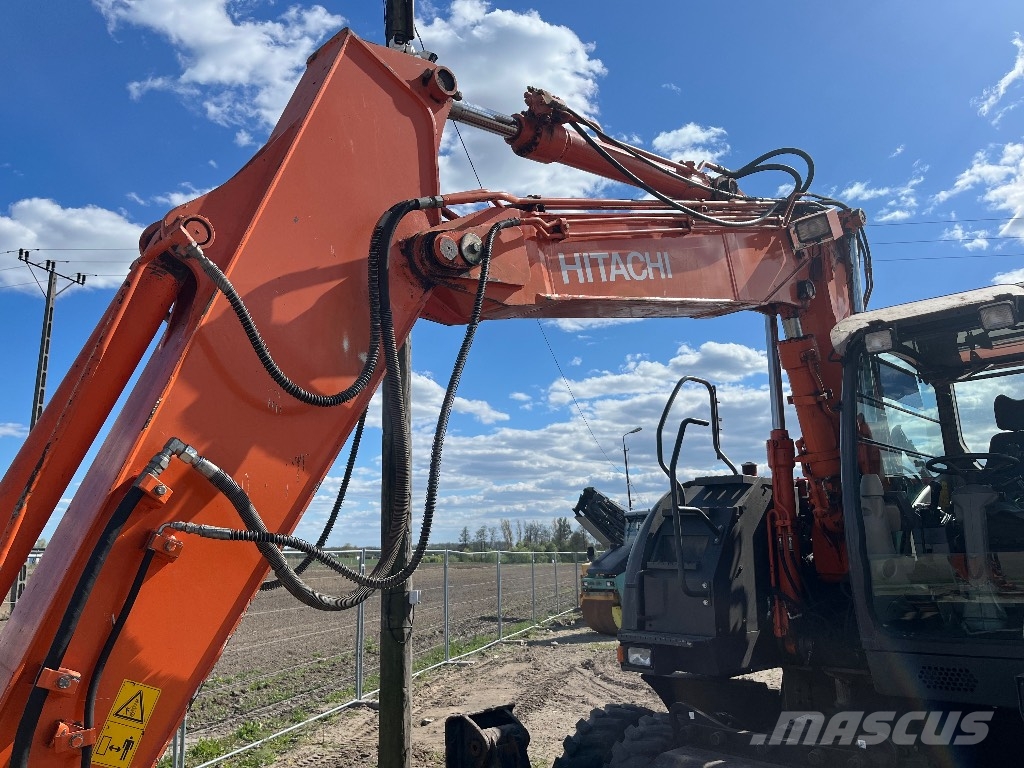 Hitachi ZX 140 W-3 Gumikerekes kotrók