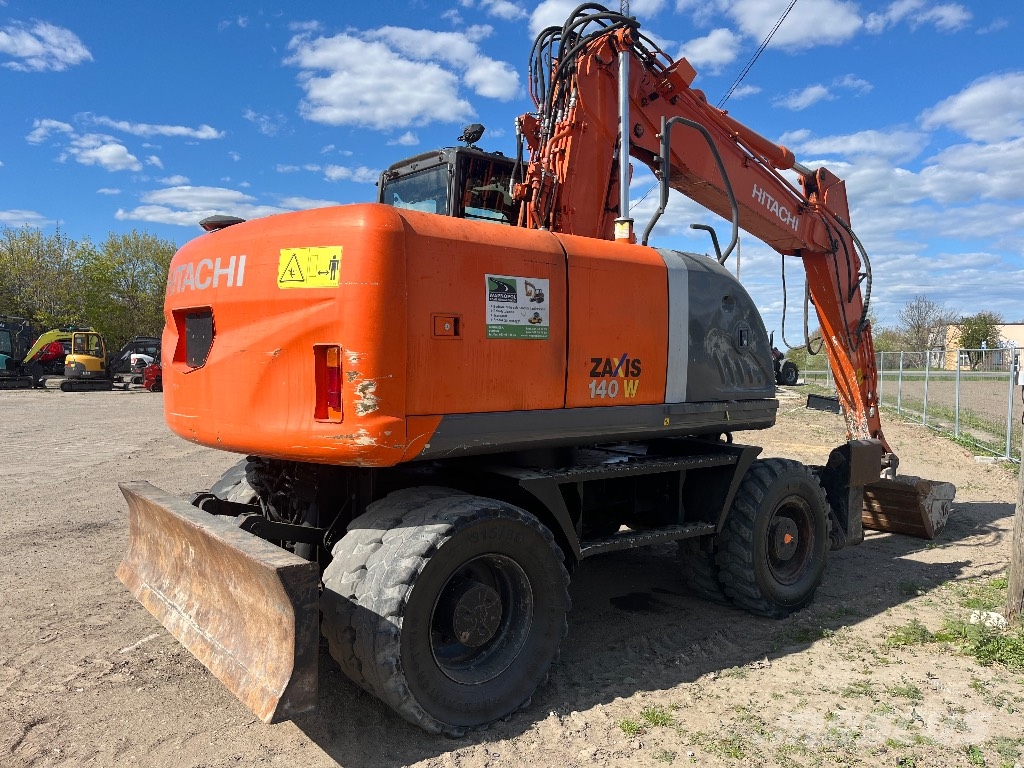 Hitachi ZX 140 W-3 Gumikerekes kotrók