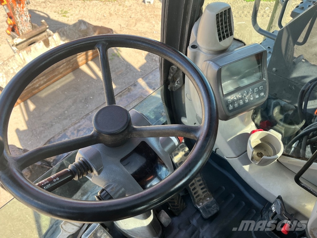 Hitachi ZX 140 W-3 Gumikerekes kotrók