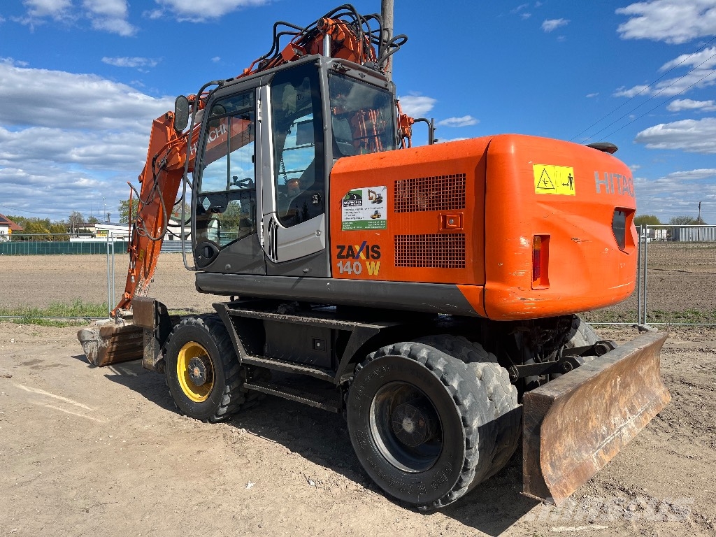Hitachi ZX 140 W-3 Gumikerekes kotrók
