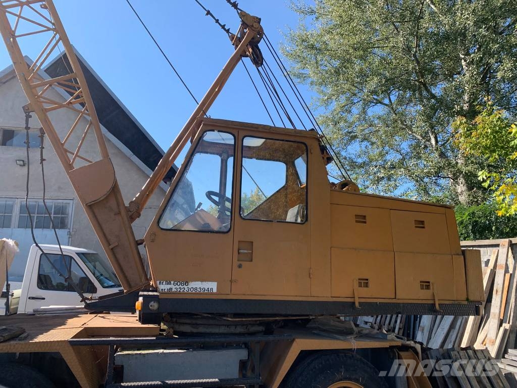 Liebherr DŹWIG POLAN 16T z 1989 roku Mini cranes
