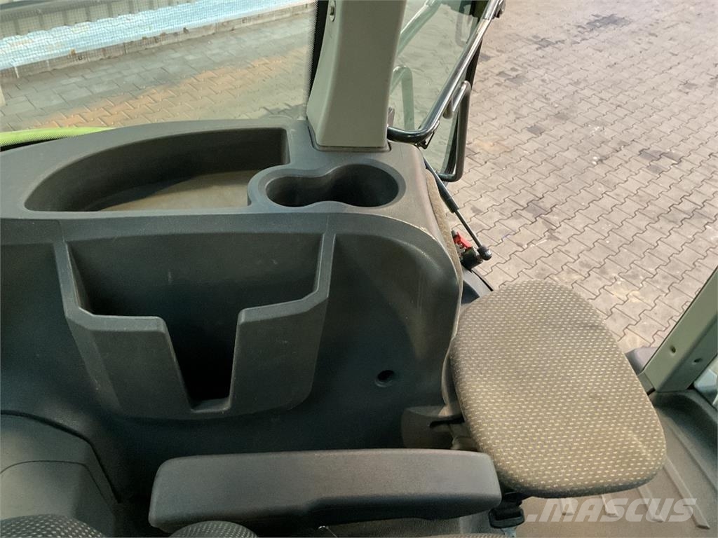 CLAAS Arion 620 الجرارات